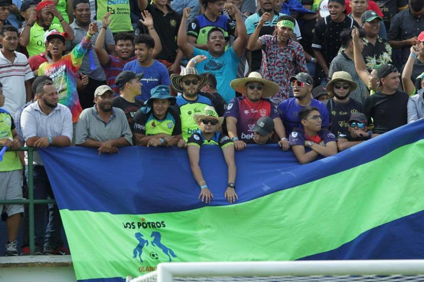 Los aficionados de los Potros de Olancho FC montaron una fiesta en su primera final de la historia de la Liga Nacional.
