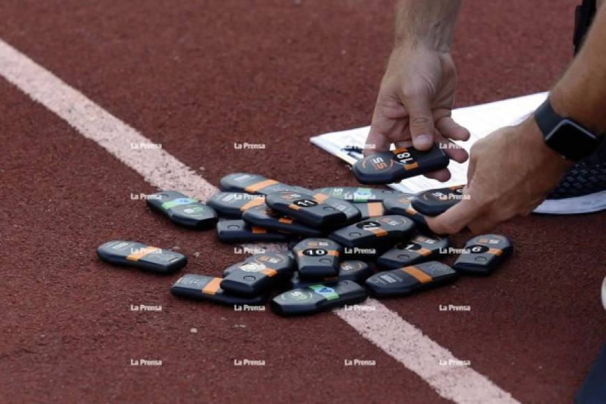 Fabián Coito programó estos GPS para que sean usados por los jugadores de la Selección y así medir su rendimiento.