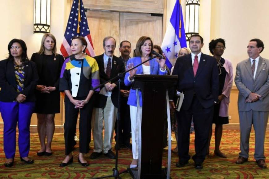 La presidenta de la Cámara de Representantes de Estados Unidos, Nancy Pelosi, finalizó este sábado en Honduras una visita por Centroamérica, que realizó junto a otros congresistas para 'promover la seguridad y la prosperidad' que permita reducir la inmigración irregular hacia el norte. AFP