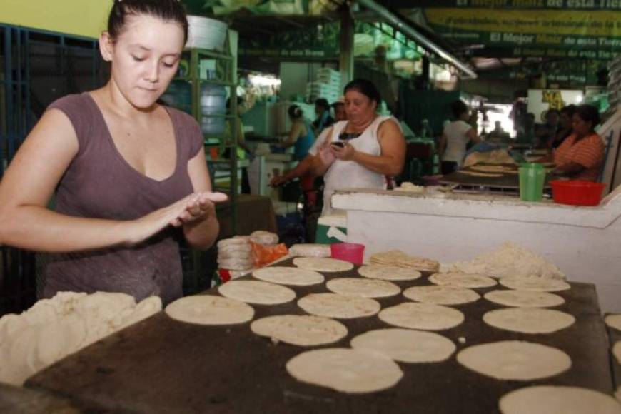 Y como recomendación extra si ya estás en Guamilito, ¡las tortillas recién hechas! Son tan buenas que abastecen negocios como restaurantes y personas que circulan por la zona. ¡Benditas las manos de estás trabajadoras mujeres!