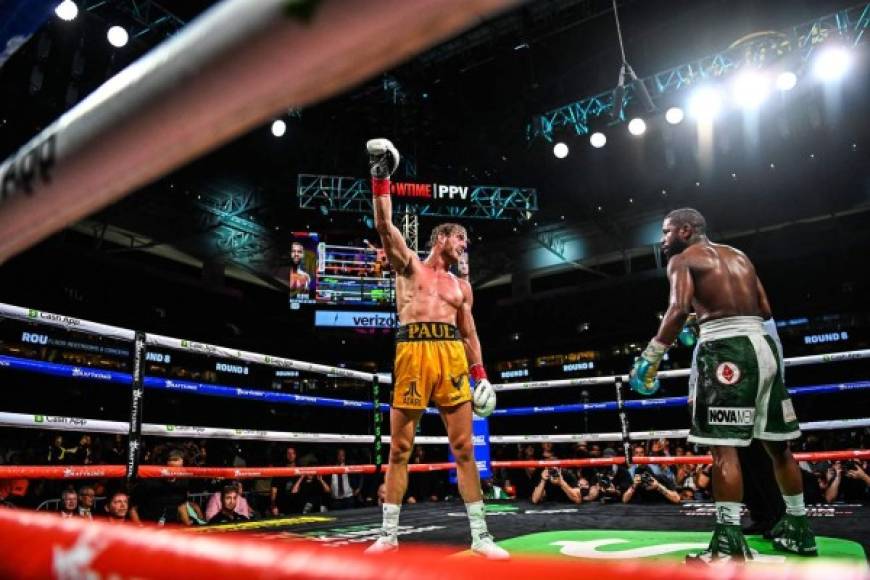 Paul, quien participaba en su tercera pelea después de dos contra su compañero YouTuber KSI, fue previsiblemente superado por Mayweather, de 44 años, quien apenas rompió a sudar y propinó una serie de golpes de castigo para evitar que su oponente estadounidense avanzara.