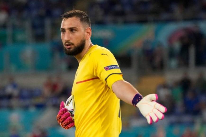 El fichaje de Gianluigi Donnarumma por el Paris Saint-Germain es prácticamente un hecho desde hace semanas y en el Parque de los Príncipes quieren hacerlo oficial cuanto antes. L'Equipe señala que la fecha escogida es el próximo lunes, una vez que Italia haya cerrado su participación en la fase de grupos de la Eurocopa. Foto AFP.