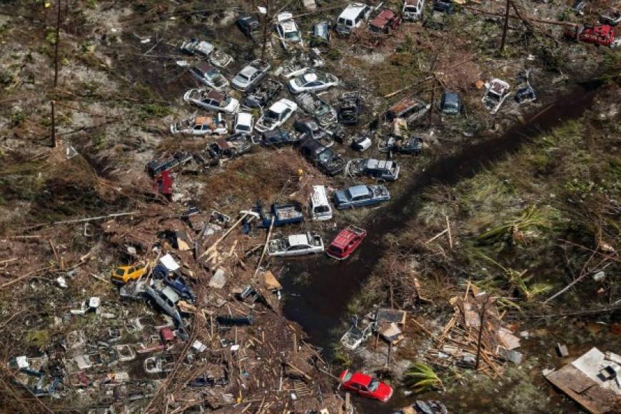 El primer ministro bahameño, Hubert Minnis, dijo que el huracán dejó una 'devastación generacional' y al menos 20 muertos, aunque es de esperarse que esta cifra aumente.