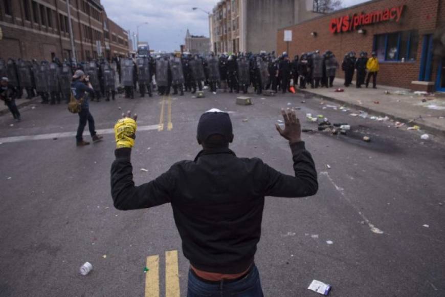 9. Baltimore, la ciudad más poblada del estado de Maryland es también un puerto marítimo importante en ese país. El ingreso por hogar es el más bajo de cualquier ciudad en ese estado.