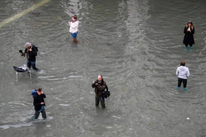 La ciudad comenzó a evaluar los daños el miércoles por la mañana: la famosa basílica de San Marcos, inundada bajo un metro de agua y la cripta y la rectoría completamente recubiertas de agua la noche anterior.