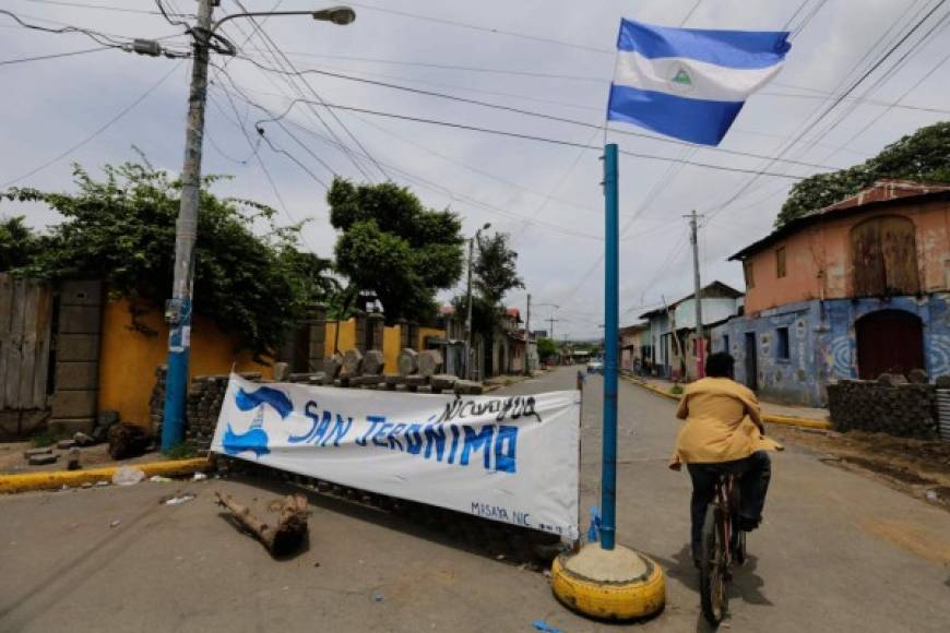 El ataque a Masaya ocurrió luego de que la Conferencia Episcopal de Nicaragua (CEN) suspendiera el lunes un diálogo a la espera de que el gobierno formalmente invite a un grupo de organizaciones internacionales para investigar los hechos de violencia.