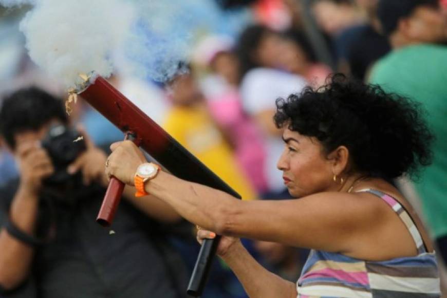 Los seguidores de Ortega rechazan el llamado a paro y también salieron a las calles armados para apoyar al mandatario.