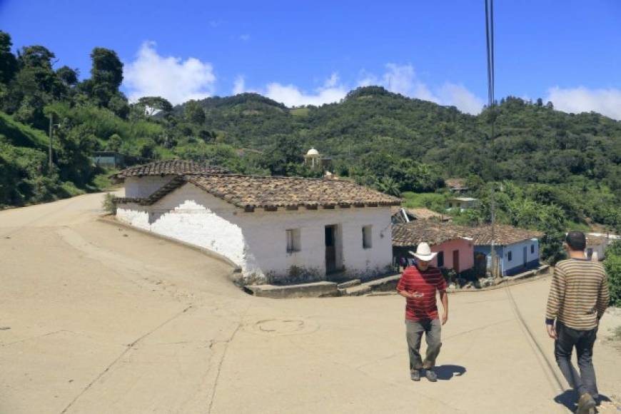 Belén Gualcho posee una de las iglesias católicas (Sagrada Familia) con tres cúpulas mejor conservadas de Honduras y América.