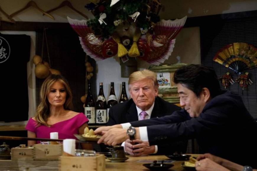 Más temprano, Abe complació a Trump con una de sus comidas favoritas, hamburguesas con queso dobles preparadas con ternera estadounidense.