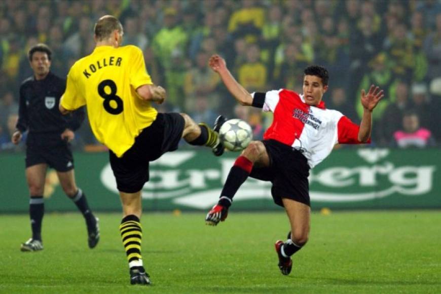 Jan Koller | 2,02 metros: el delantero checo es un emblemático del fútbol europeo de finales de los 90' y principios de los 2000'. Destacó con el Borussia Dortmund.