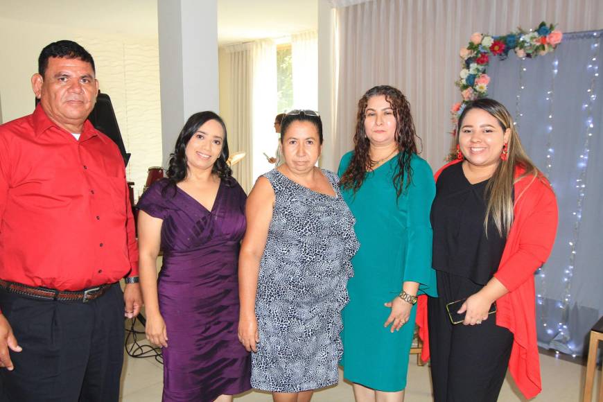 Alcides García, Jenny Ponce, Guadalupe Rodríguez, Nelly Enamorado y Karla Ayala