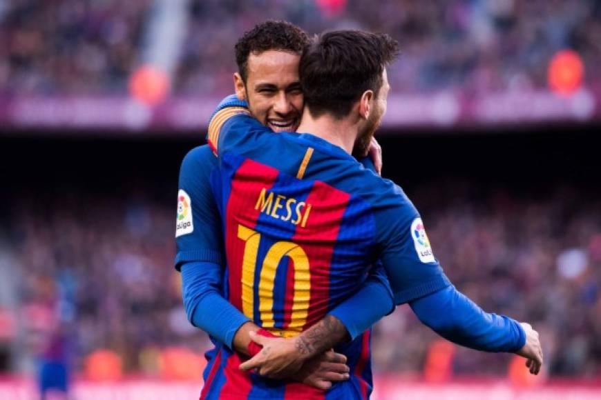 Neymar siempre ha mostrado su admiración para Messi. Jugaron juntos en el Barcelona.