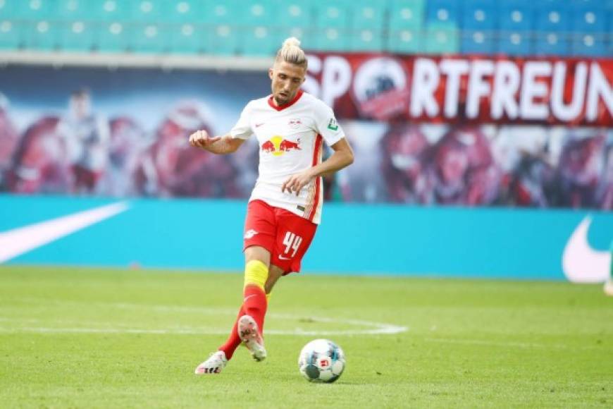 El mediocampista esloveno Kevin Kampl extiende su contrato con el Leipzig hasta 2023. El futbolista agradeció la confianza de su club pese a que en esta temporada estuvo apartado de los terrenos de juego durante seis meses tras una operación de tobillo. 'A pesar de mi prolongada lesión, el club siempre me mostró claramente la intención de seguir juntos en los próximos años y creo que he sido capaz de devolver la confianza desde mi regreso'.