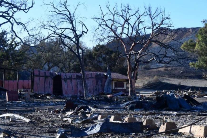 Los devastadores incendios en California han dejado más de 40 muertos y miles de edificaciones calcinadas, entre estas los set de rodaje de varias producciones estadounidenses, incluyendo la serie de HBO Westworld.