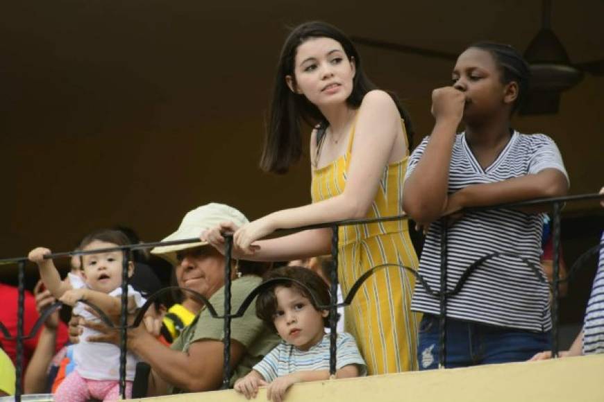 Esta joven llamó la atención de muchos espectadores en el desfile de carnaval de San Pedro Sula.