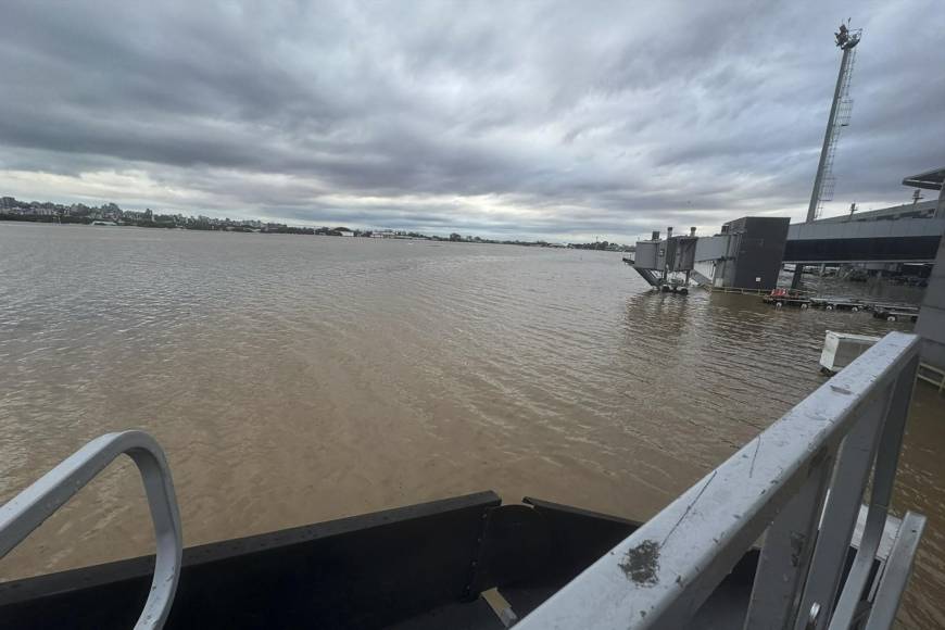 El río Guaíba, desbordado sobre Porto Alegre, se había rebajado el miércoles a 5,14 metros, pero la situación aún es inestable.