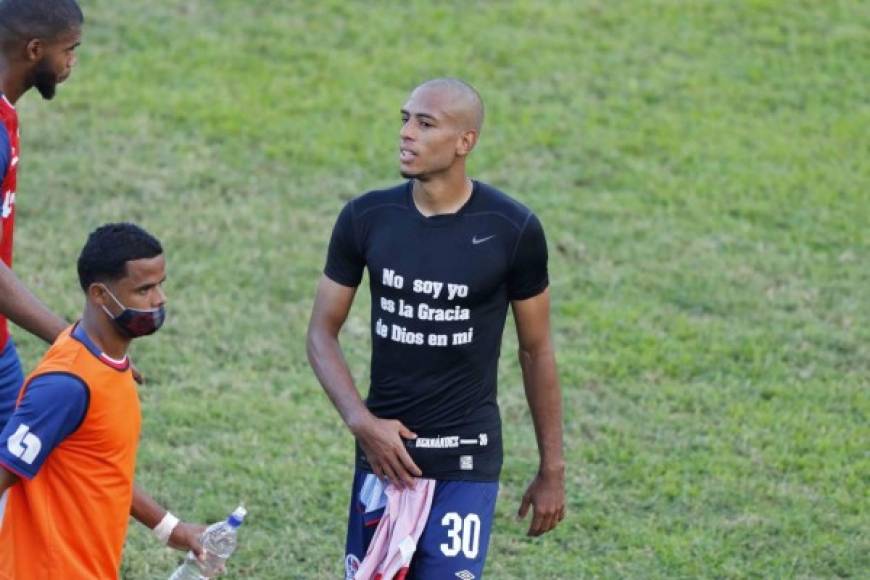 'No soy yo, es la gracia de Dios en mí', se leía en la camiseta de Eddie Hernández.