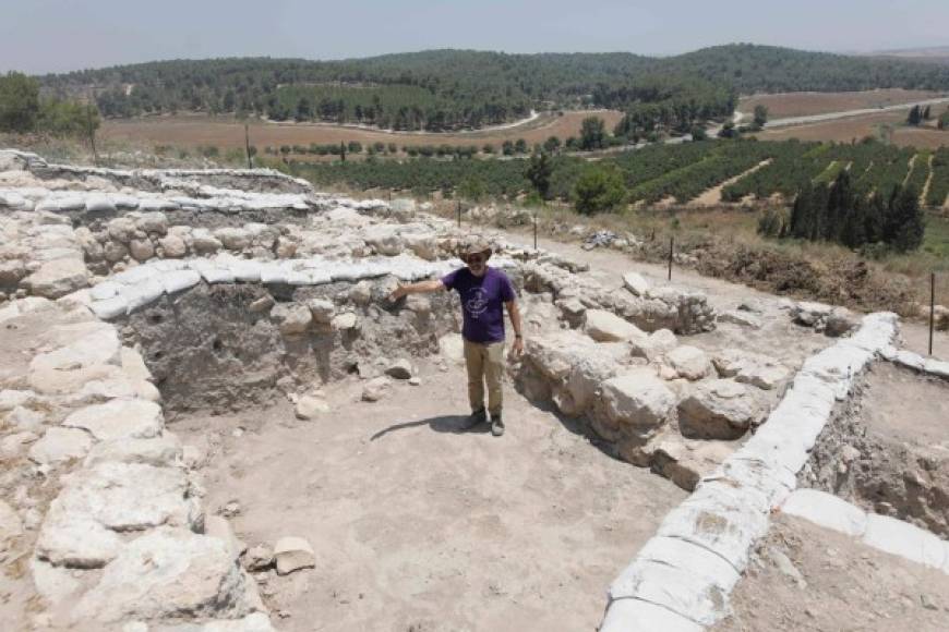La localización de Ziklag está en el centro de una controversia científica puesto que podría encontrarse en 12 posibles localidades en el sur de Israel.