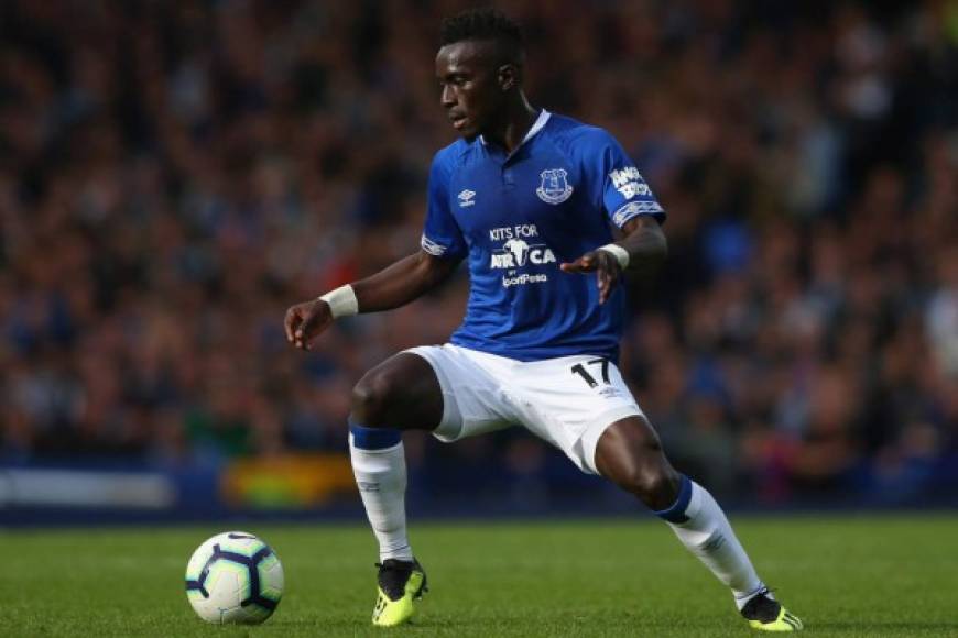 Según informa 'Le10Sport', Idrissa Gueye, mediocentro senegalés del Everton, está cerca de firmar por el París Saint Germain. El club de la capital ya intentó su fichaje el año pasado. El traspaso podría cerrarse en unos 35 millones de euros.