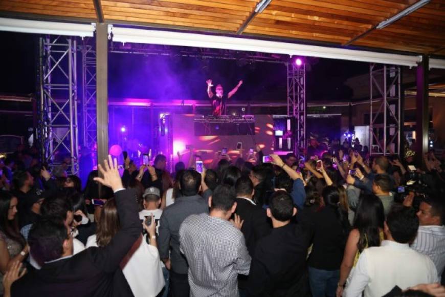 Los capitalinos tuvieron una noche de ritmos techno muy vip.