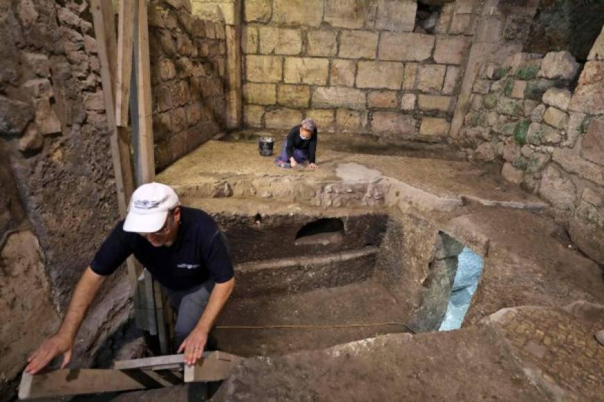 'Estamos descubriendo recipientes utilizados para cocinar, lámparas de aceite, frascos para conservar el trigo, la cebada o el aceite de oliva', añade Monnickendam-Givon.