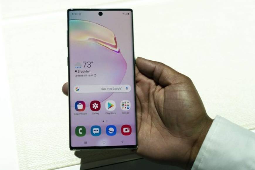 El aparato, de alta gama, se comercializará a partir del 23 de agosto en dos versiones: el Note 10 con pantalla de 6,3 pulgadas (16 cm), con precios a partir de 949 dólares, y el Note 10 + con pantalla de 6,8 pulgadas (17 cm), y un precio de entrada de 1.099 dólares. AFP