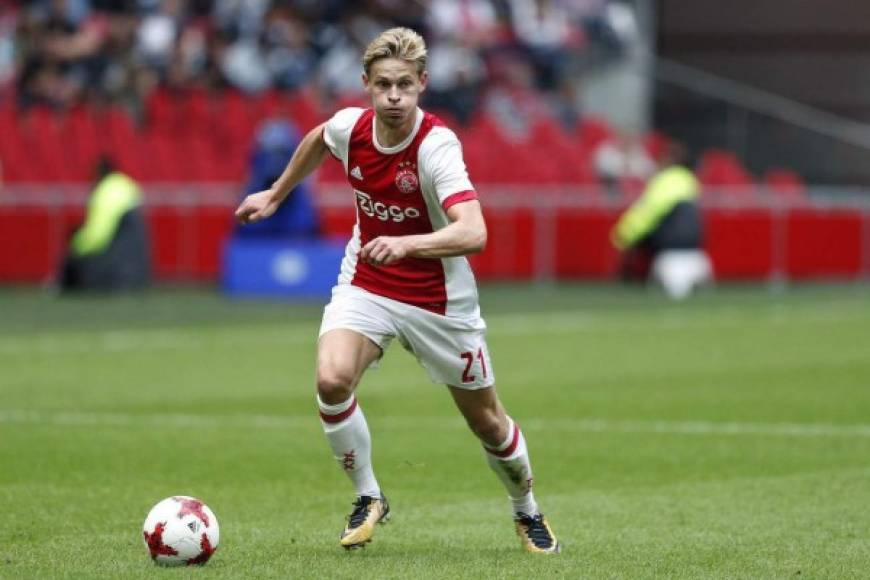 Frenkie de Jong: El Ajax le ha comunicado al Barcelona que no le venderá al volante holandés.