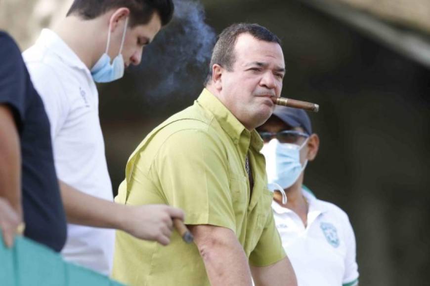 Yankel Rosenthal hasta se fumó un puro como en los viejos tiempos en el estadio del Marathón.