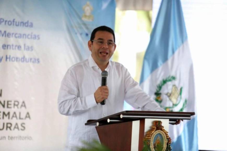 This handout picture released by Honduras' Presidency shows Guatemalan President Jimmy Morales delivering a speech during the official launch of the binational customs process union in Corinto, Cortes department, Honduras, on June 26, 2017.<br/>Guatemala and Honduras are officially opening their borders for free circulation of goods, being the first Central American countries to accomplish the pursued aim of a customs union. / AFP PHOTO / Honduras' Presidency / HO / RESTRICTED TO EDITORIAL USE - MANDATORY CREDIT 'AFP PHOTO /Honduras' Presidency /HO ' - NO MARKETING - NO ADVERTISING CAMPAIGNS - DISTRIBUTED AS A SERVICE TO CLIENTS<br/><br/>