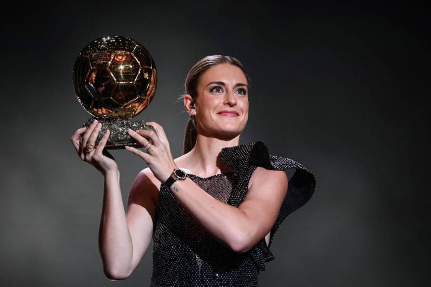 La española Alexia Putellas, delantera del FC Barcelona, fue la ganadora del Balón de Oro Femenino 2022.
