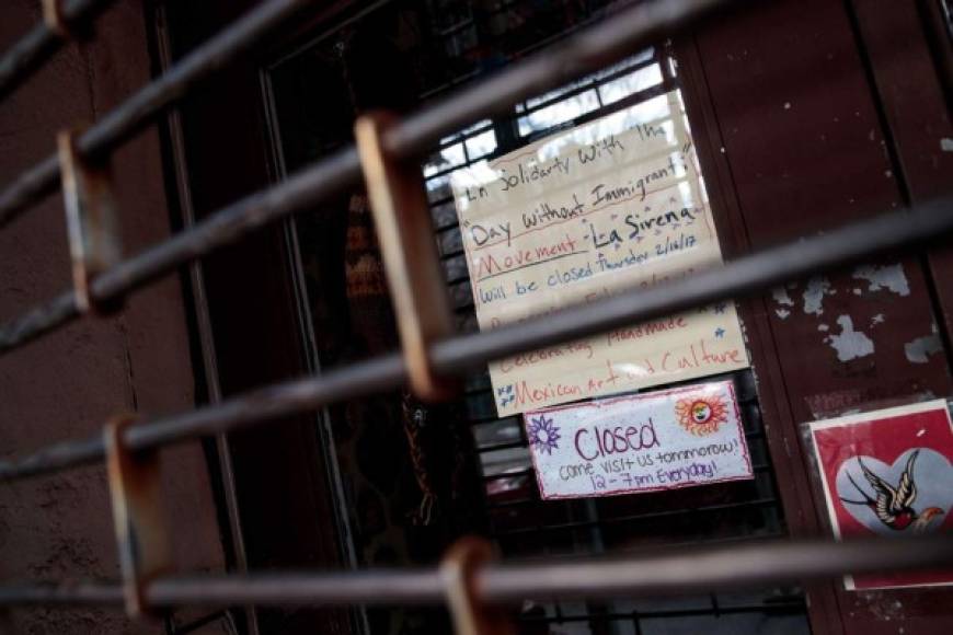Algunos restaurantes de Washington pusieron en sus puertas carteles en los que explicaban que estaban cerrados para apoyar a sus trabajadores.<br/>