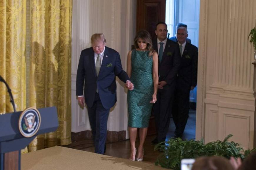 Trump y Melania aprovecharon el evento público para mostrarse unidos en medio del escándalo que ha desatado Stormy en la Casa Blanca.