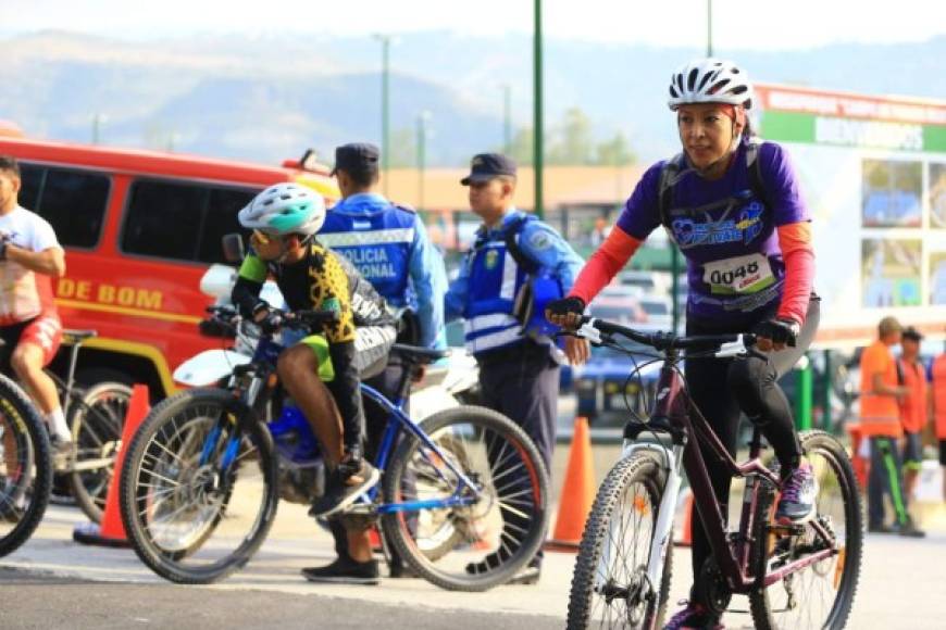 En el programa participaron embajadores del deporte, Gabinete de Gobierno y miles de personas.