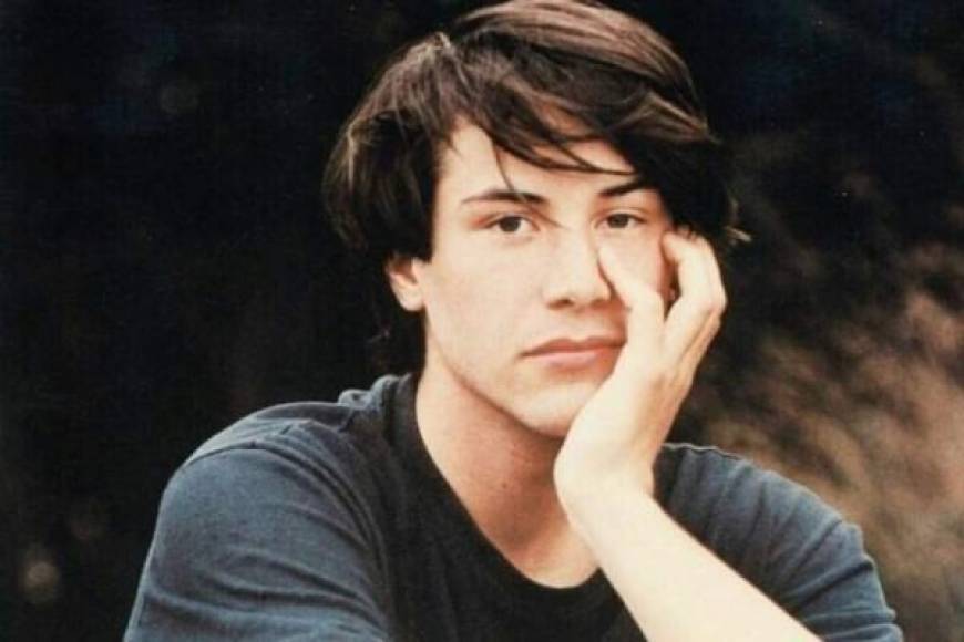 El padre de Keanu era un hombre tosco que golpeaba a su esposa e hijos, por ello no fue una gran sorpresa que abandonara a su familia cuando Keanu tenía sólo tres años. Luego de eso, la relación entre padre e hijo era casi inexistente, y cuando lograban verse, el hombre se dedicaba a humillar al pequeño y sus hermanas.