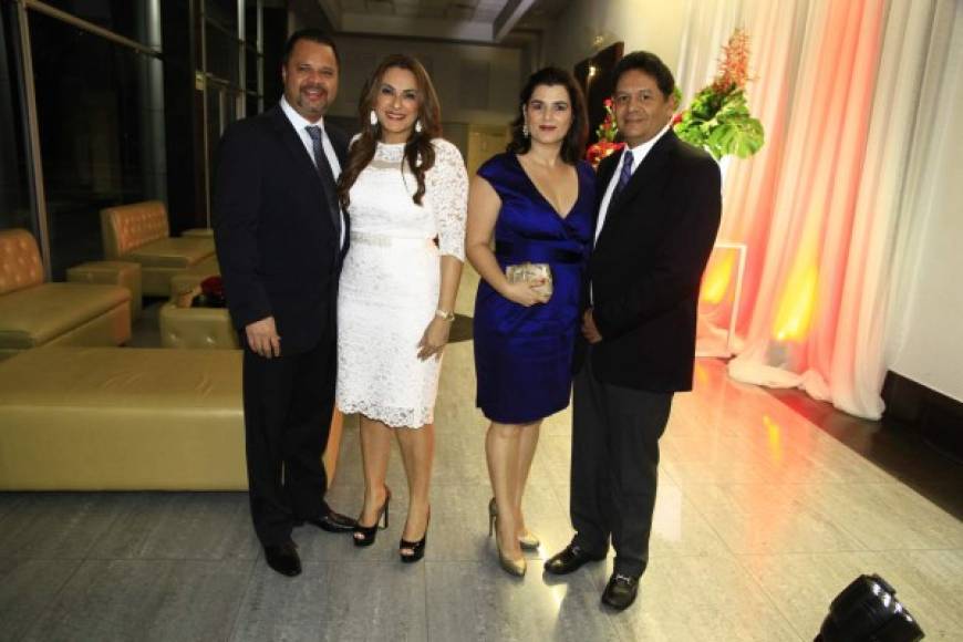 William y Ligia Hall con Violeta y Jorge Rivera.