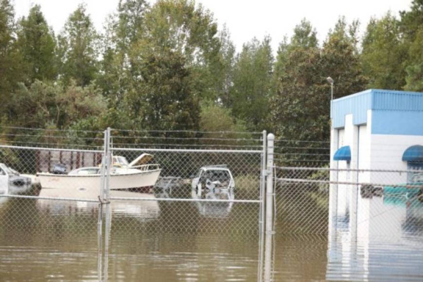 El jefe de bomberos de Grifton, Justin Johnson, pronosticó para el miércoles la peor inundación del río Neuse.