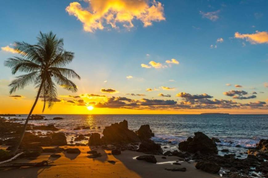 En la cuarta posición está el Tamarindo (Costa Rica), un lugar privilegiado para el surf y la pesca deportiva, el buceo y el sol.