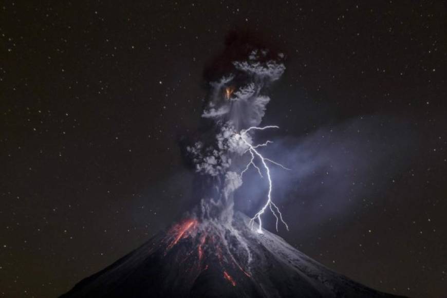 Tercer premio de la categoría 'Naturaleza', Sergio Tapiro. Volcán Colima, Mexico.