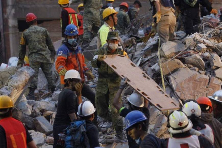 Las labores de rescate continúan sin descanso en la capital mexicana.