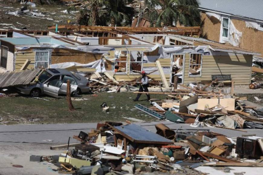 Mexico Beach parecía una escena de guerra tras el paso del huracán. Casi todas las casas del poblado quedaron destruidas totalmente.