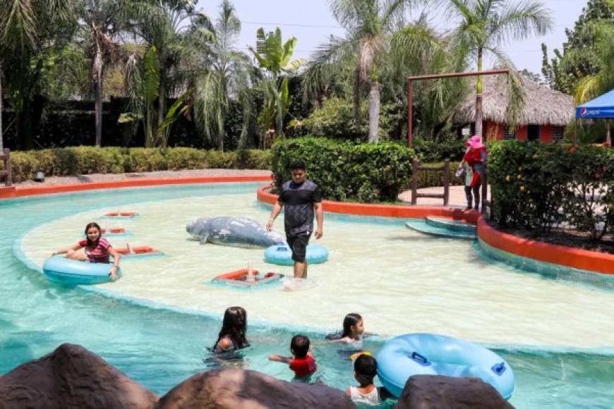 Zizima tiene piscinas y áreas para todas las edades, desde los más chicos hasta los más grandes disfruntan de este parque.