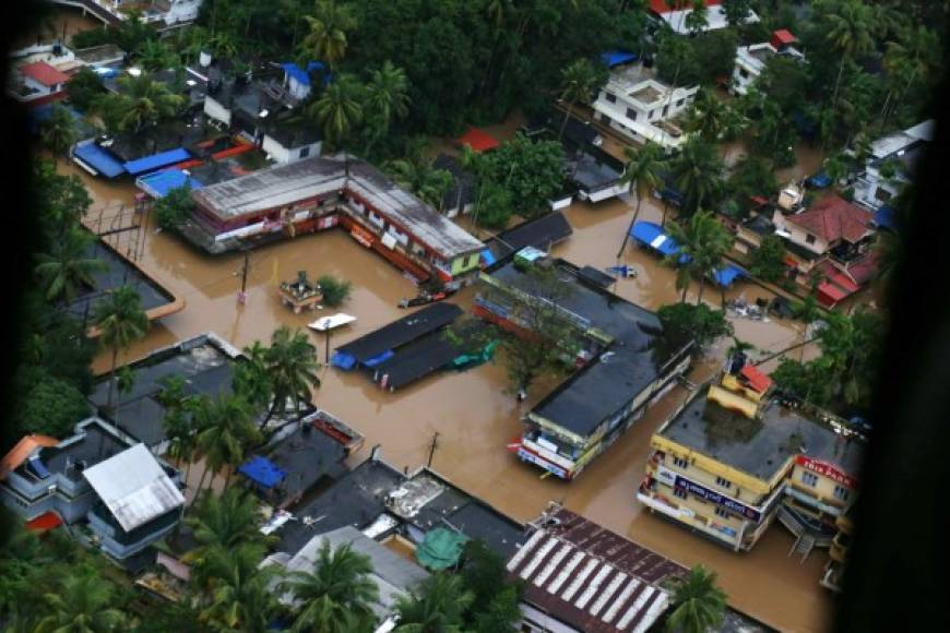 Más de 725.000 personas quedaron damnificadas por las inundaciones y han tenido que refugiarse en 3.000 campamentos abiertos de emergencia por el Gobierno.