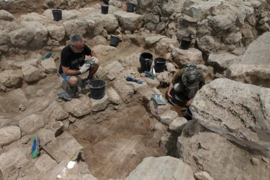 Los arqueólogos afirman haber encontrado restos de ocupación que remontan a la época filistea por debajo de los que provienen de la época del reinado de David.