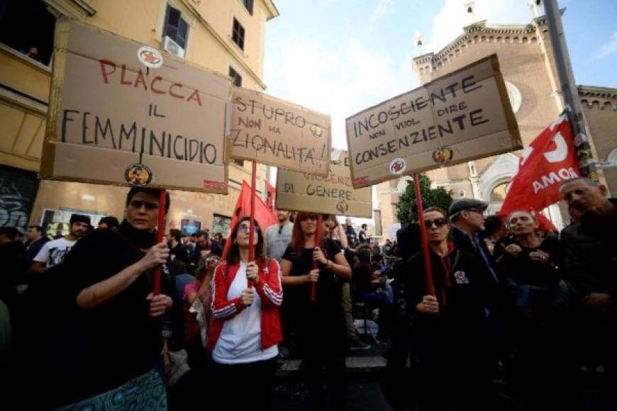 En los últimos días se han sucedido las concentraciones en el barrio de San Lorenzo, zona de marcha en la noche romana para pedir justicia para la muchacha y exigir que no se instrumentalice políticamente el suceso para arremeter contra los inmigrantes.