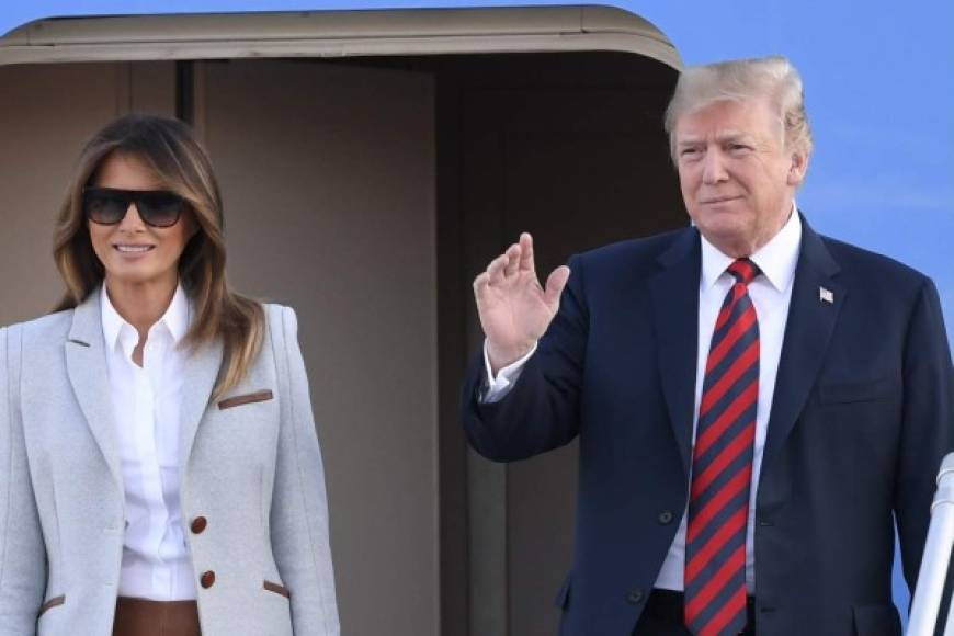 La pareja presidencial estadounidense llegó procedente del Reino Unido, la penúltima parada de una gira europea que ha estado llena de gestos tensos hacia los aliados tradicionales de Washington.