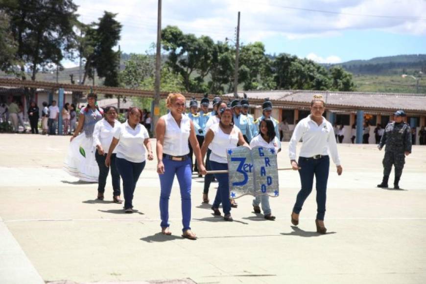 Todas lucieron felices de participar en la celebración.