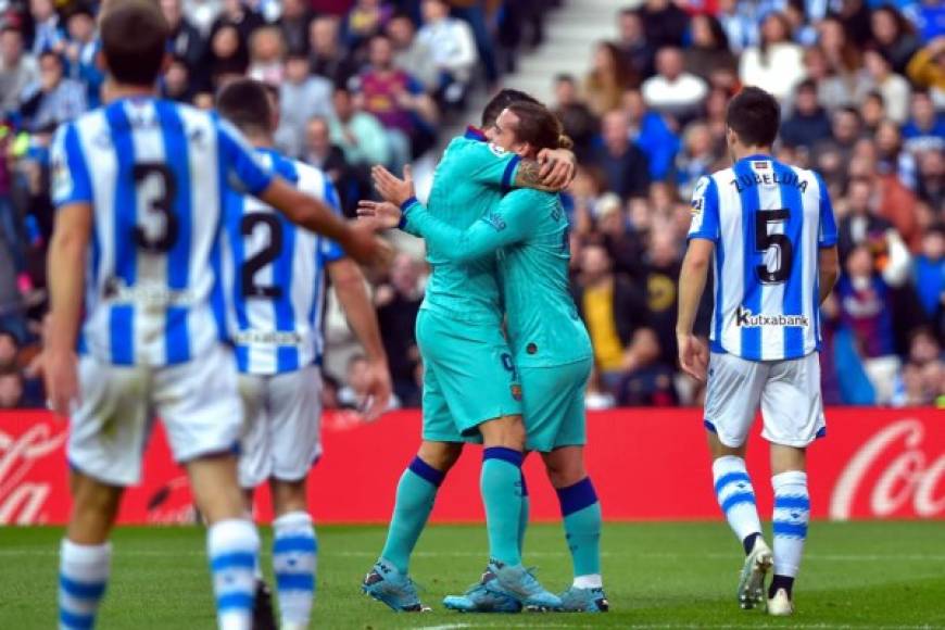 El Barcelona remontó con goles de Antoine Griezmann y Luis Suárez. En la imagen celebran los dos jugadores uno de los tantos.