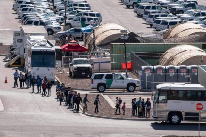 Luego son puestos en libertad y transferidos a hogares de acogida.