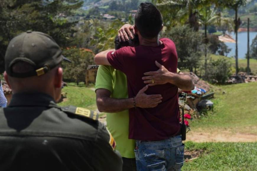 William Duque, el jardinero de Escobar, que residió en la propiedad durante más de 30 años tras ser contratado por la esposa del capo, fue desalojado junto a su familia este viernes de la histórica finca.