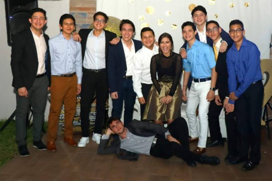 Andrés Licona, Andrés David, Diego Peña, Daniel Reyes, Andrés Bardales, Valeria Ortiz, Óscar Bardales, Manuel Rodríguez, Marco Hawit y Fernando Rivera.